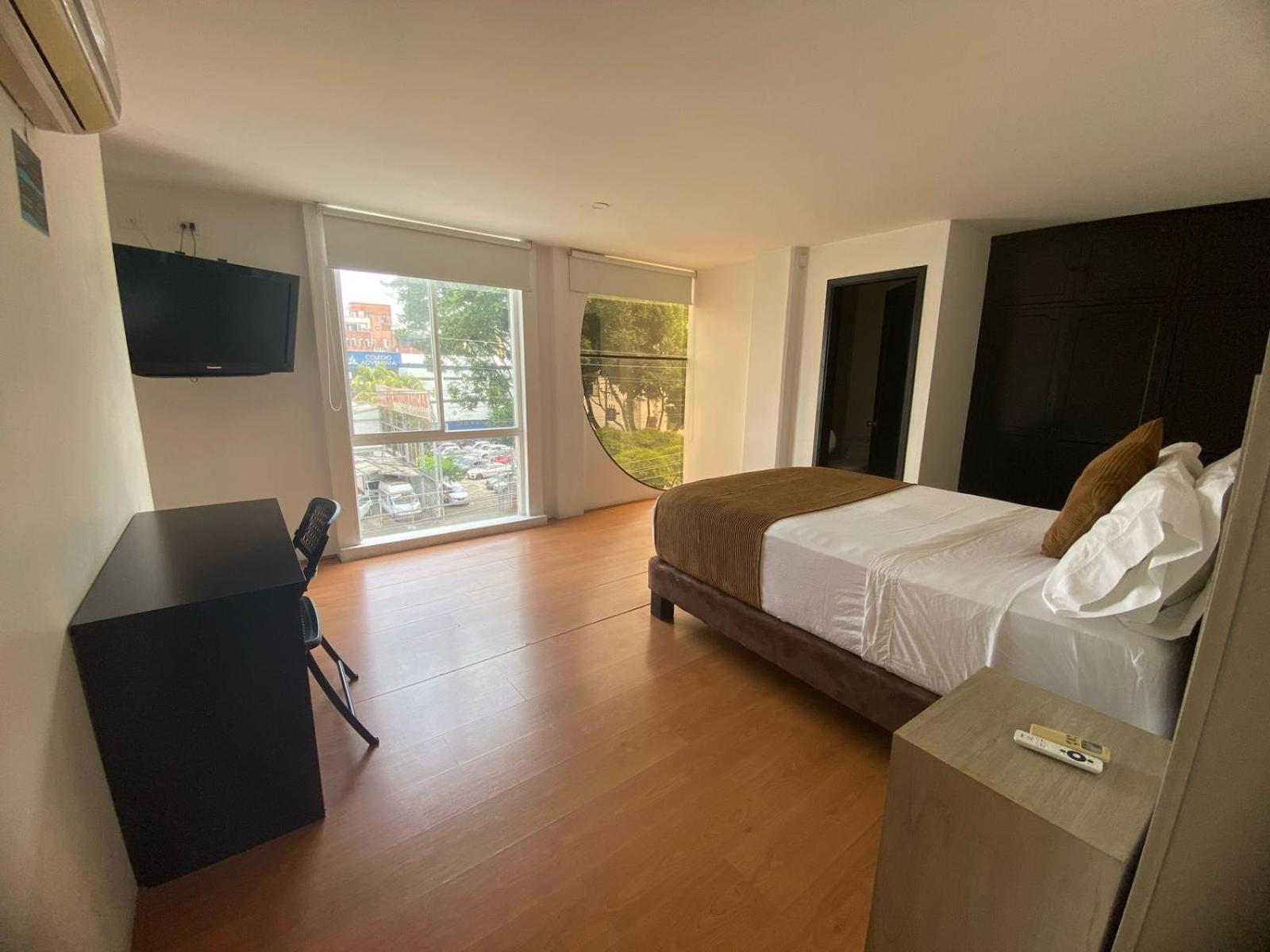 Metropolis Plaza 3*