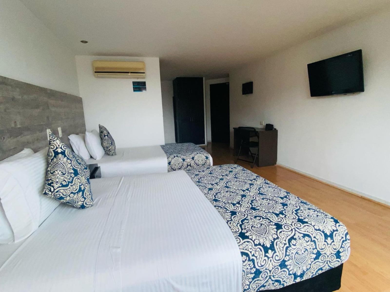 Metropolis Plaza Hotel 3*