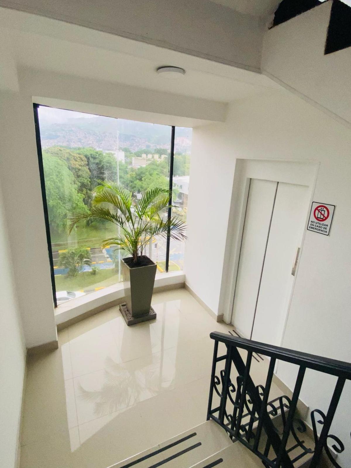 Metropolis Plaza 3*