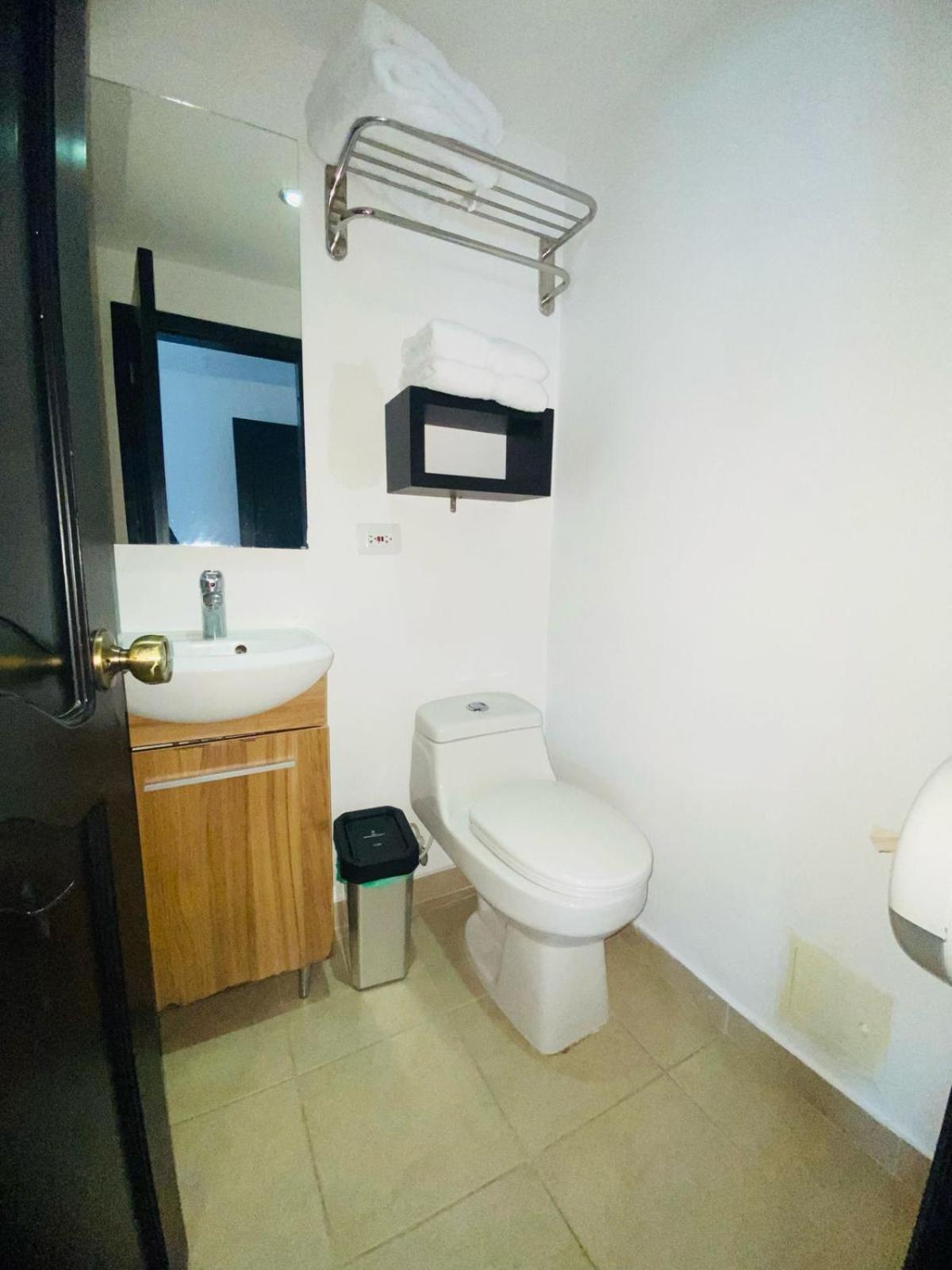 Metropolis Plaza 3*