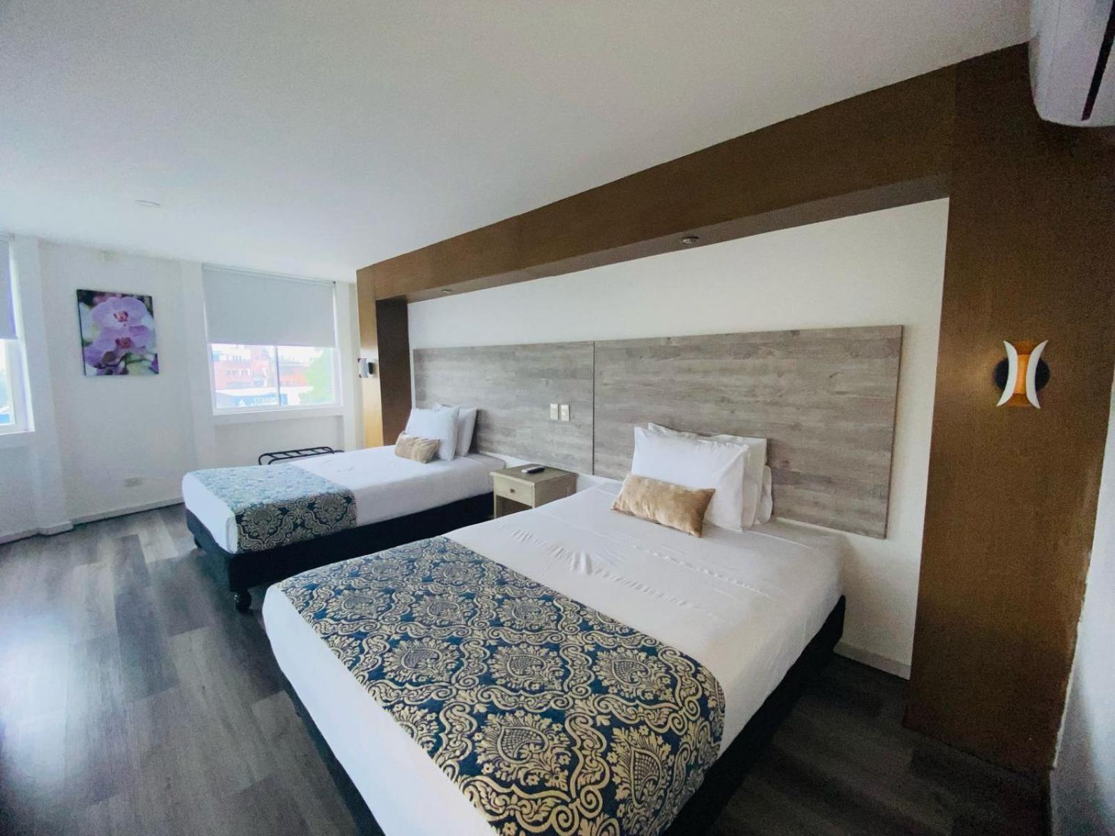 Metropolis Plaza Hotel 3*